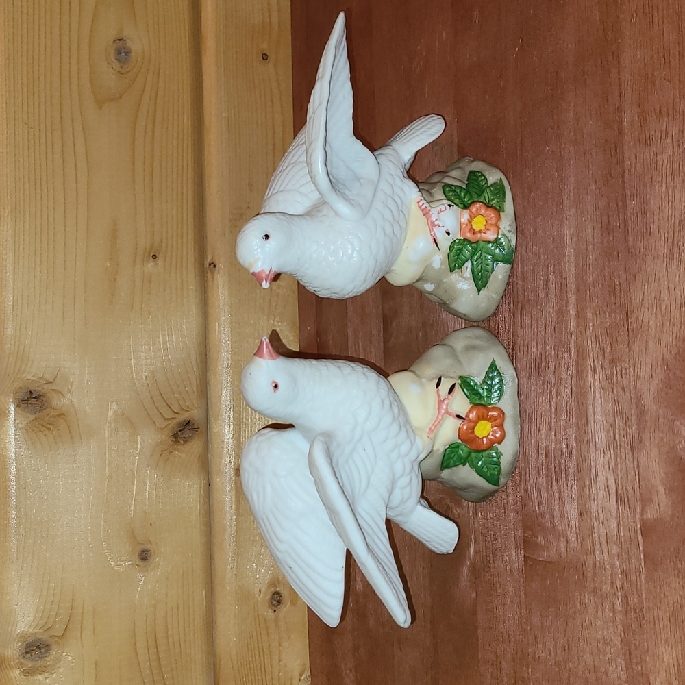 Vintage Pair Doves Lovebirds Sea Gulls or Pigeons Hand Painted Bisque Ceramic